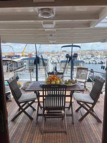 Boat & Breakfast Alicudi Panzió Alghero Kültér fotó